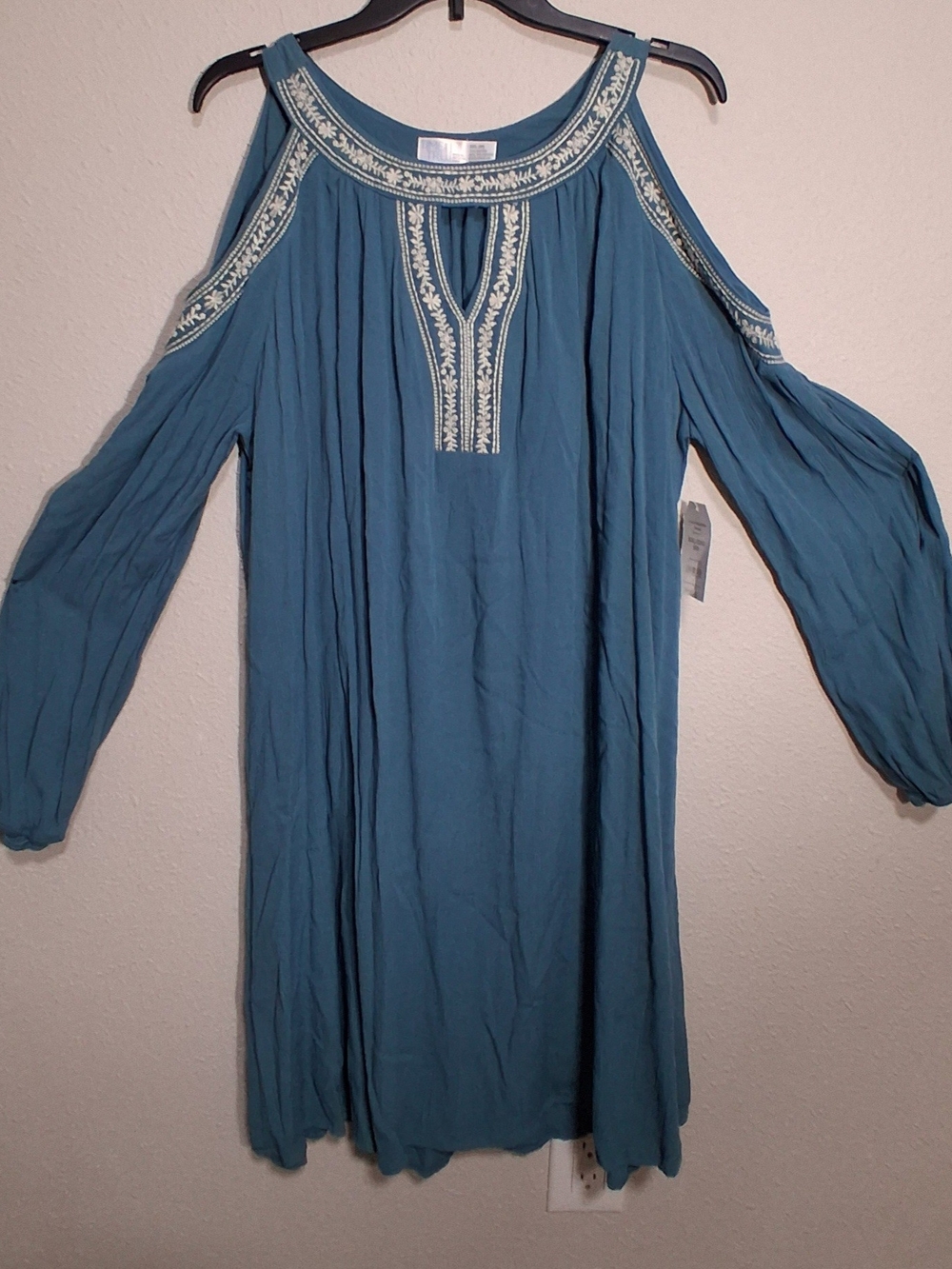 Dress XXL. Embroidered Cold-Shoulder Midi Dress in Teal